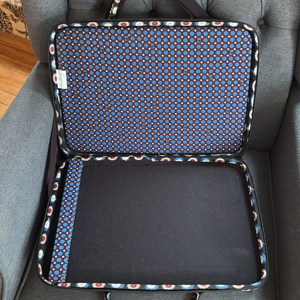 Vera Bradley Black, Red, Blue Laptop Bag with Structured Design. 2 pocke…